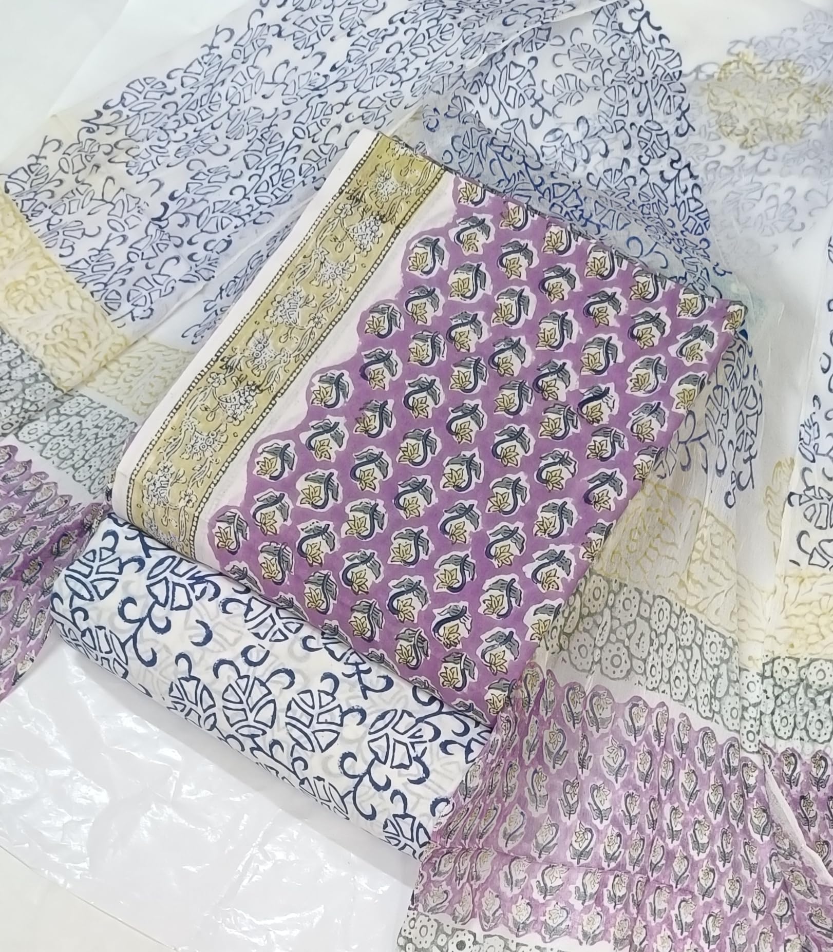 DRAVINAM Trends Hand Paint Pure Cambric Cotton Unstitched Suit Material with Chiffon Hand Printed Dupatta