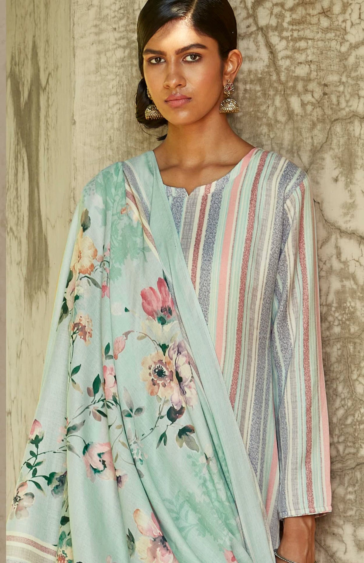 DRAVINAM Trends Women's Unstitched digital Print Embroidered Pure Woollen Pashmina Salwar Suit Dress Material with printed woolen shawl dupatta (Grey)