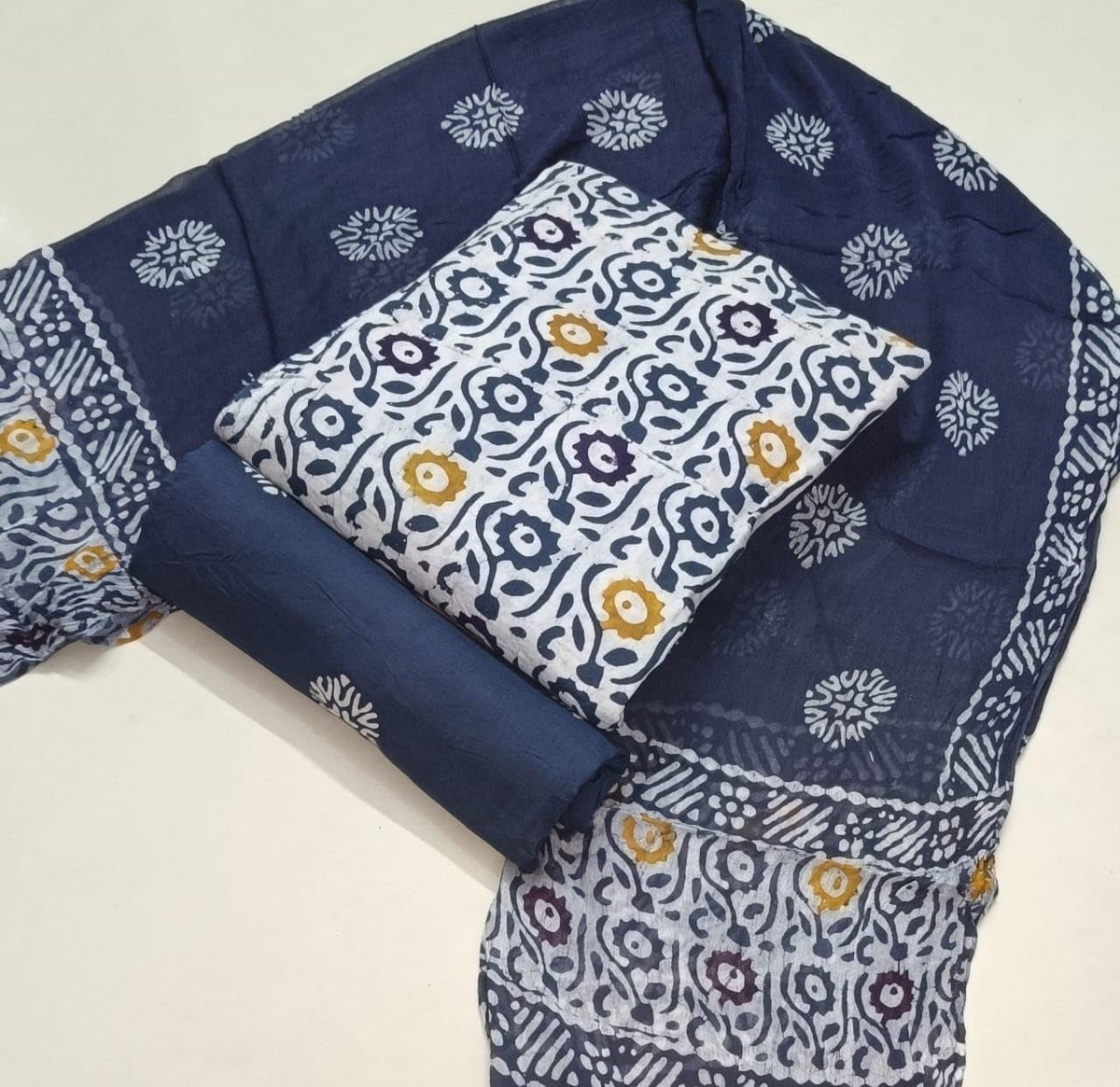 DRAVINAM Trends Unstitched Jaipuri Handmade Wax Batik Print Premium Cotton Dress Material with Pure Chiffon Dupatta