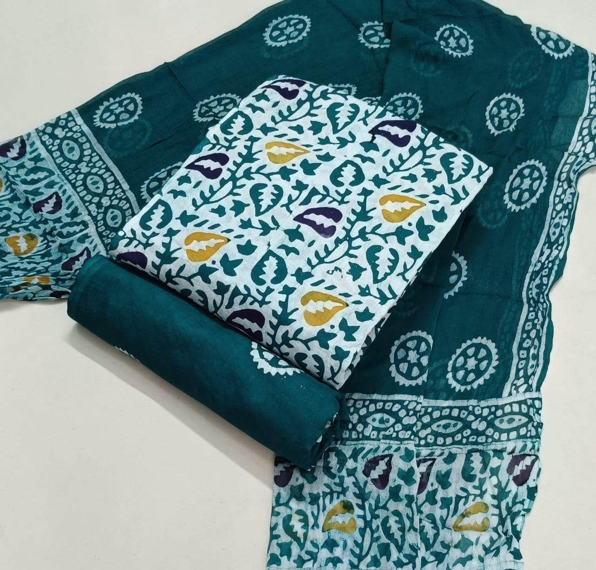 DRAVINAM Trends Unstitched Jaipuri Handmade Wax Batik Print Premium Cotton Dress Material with Pure Chiffon Dupatta