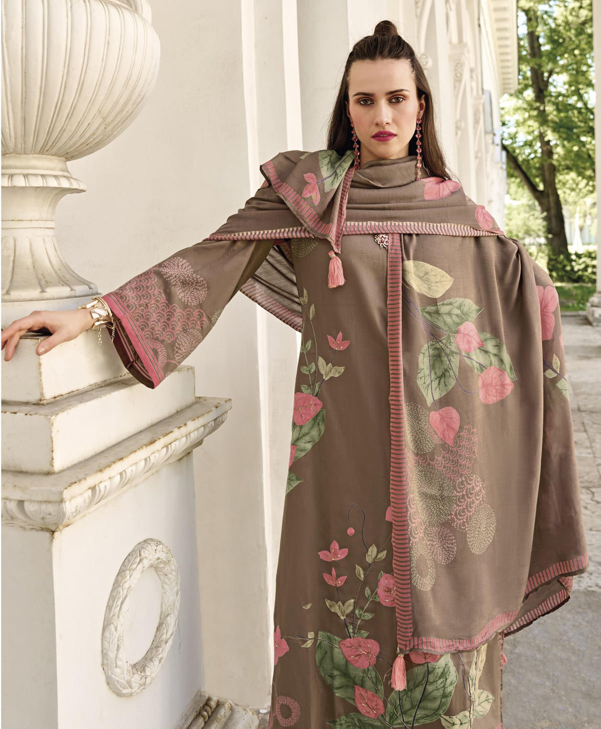 DRAVINAM Trends Women's Unstitched Salwar Suit Dress Material II Pure Jaam Silk Digital Print Hand Embroidered Kameez II Plain Unstitched Bottoms II Maslin Zari Bordered Dupatta