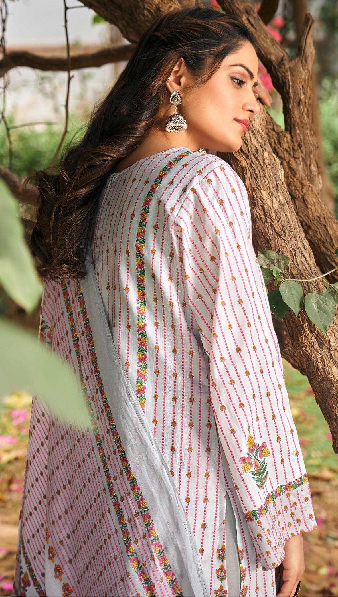 DRAVINAM Trends Unstitched Pure Lawn Camric Digital Print Neck and Daman Heavy Cutwork Embroidery Ladies Salwar suit Material with Lawn Cotton dupatta