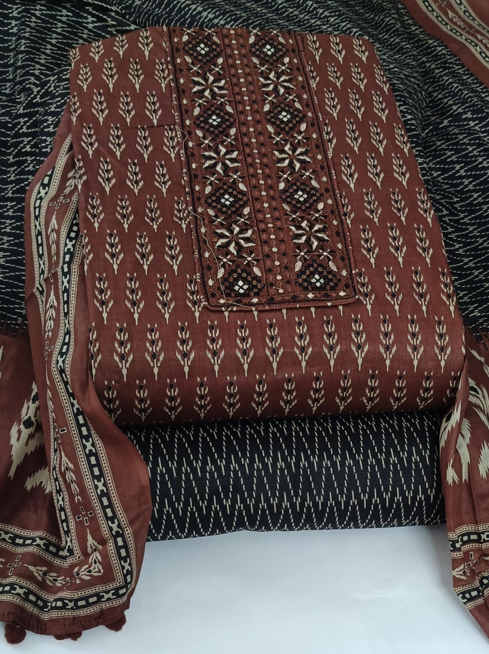 DRAVINAM Trends Women's Premium Cotton Jaipuri Printed Embroidered and Hand Work Unstitched Salwar Suit Dress Material with Mulmul Cotton Dupatta