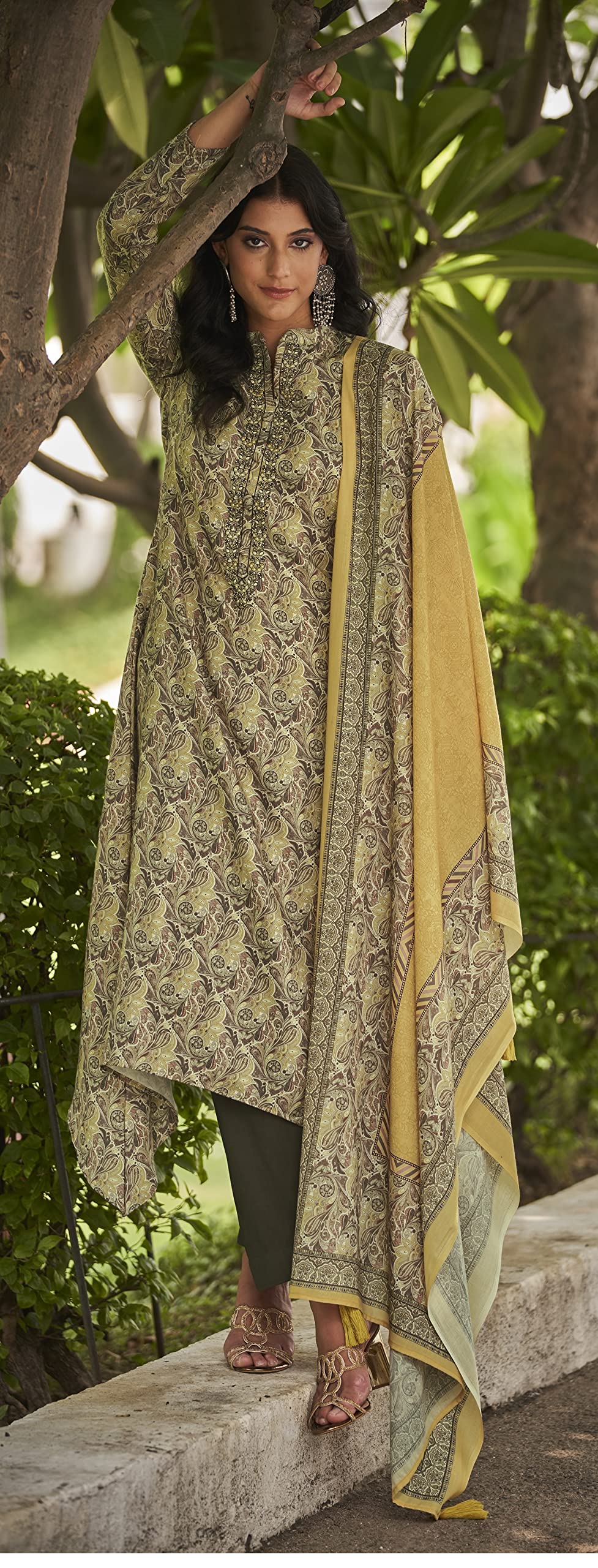 DRAVINAM Trends Women's Pure Pashmina wool Digital Print Fancy Embroidery Work Warm Salwar Kameez Dress Material with Pure Woollen Pashmina Printed Woven Shawl Dupatta (Brown)