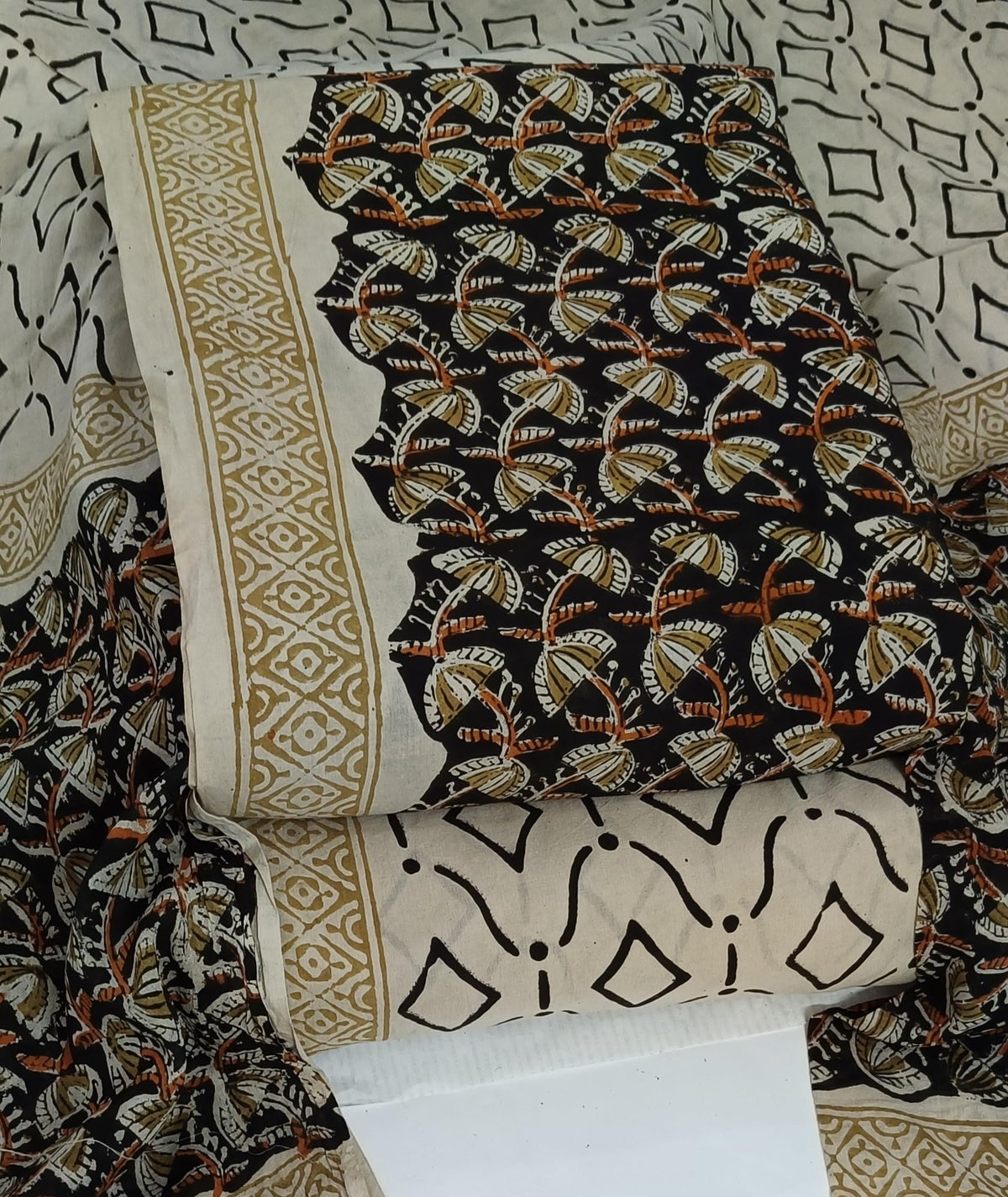 DRAVINAM Trends Women's Jaipuri Pure Cotton Handmade Floral Block Bagh Print Unstitched Dress Material Set with Dupatta (Top, Bottom, and Dupatta Fabric)
