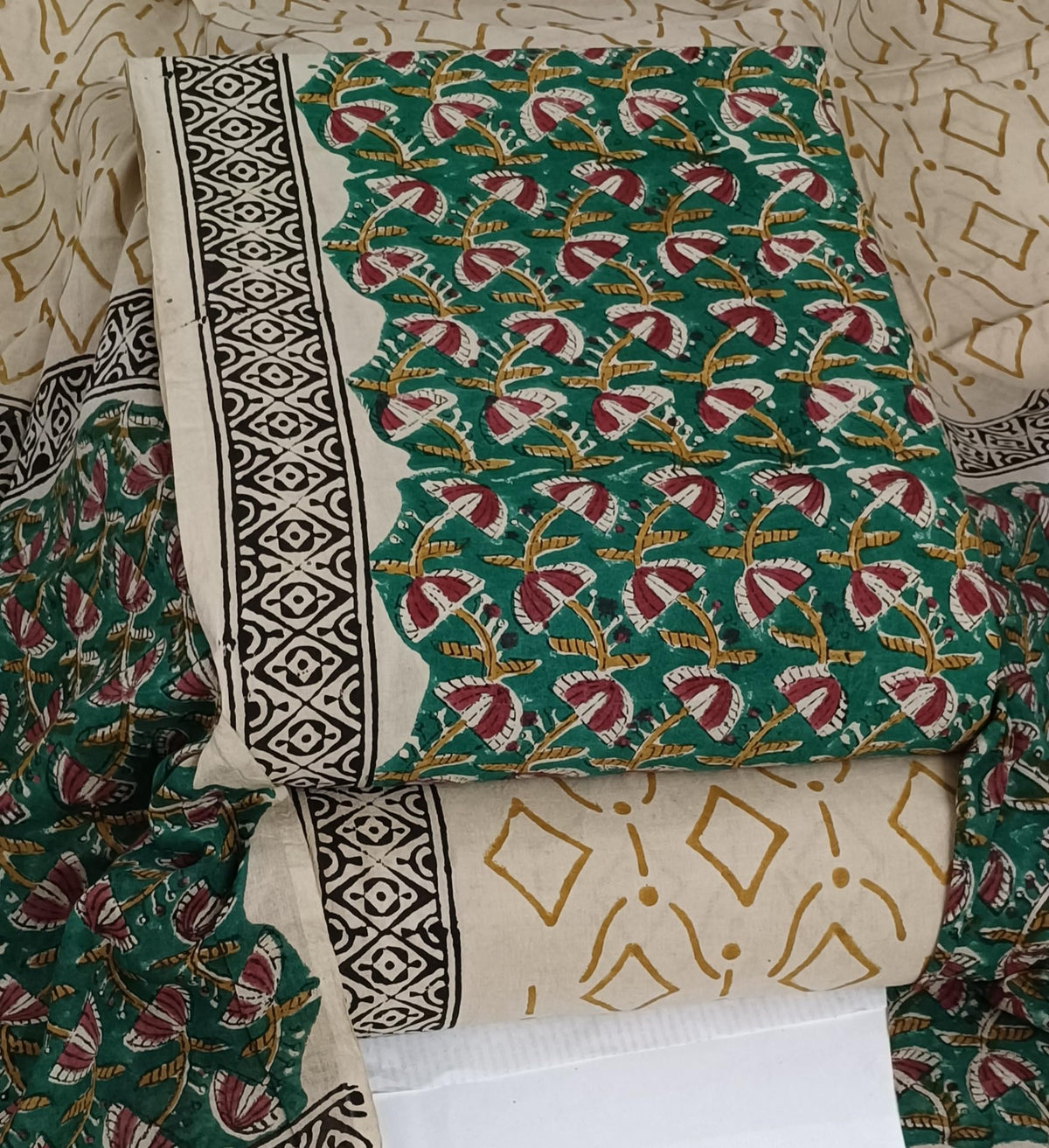 DRAVINAM Trends Women's Jaipuri Pure Cotton Handmade Floral Block Bagh Print Unstitched Dress Material Set with Dupatta (Top, Bottom, and Dupatta Fabric)