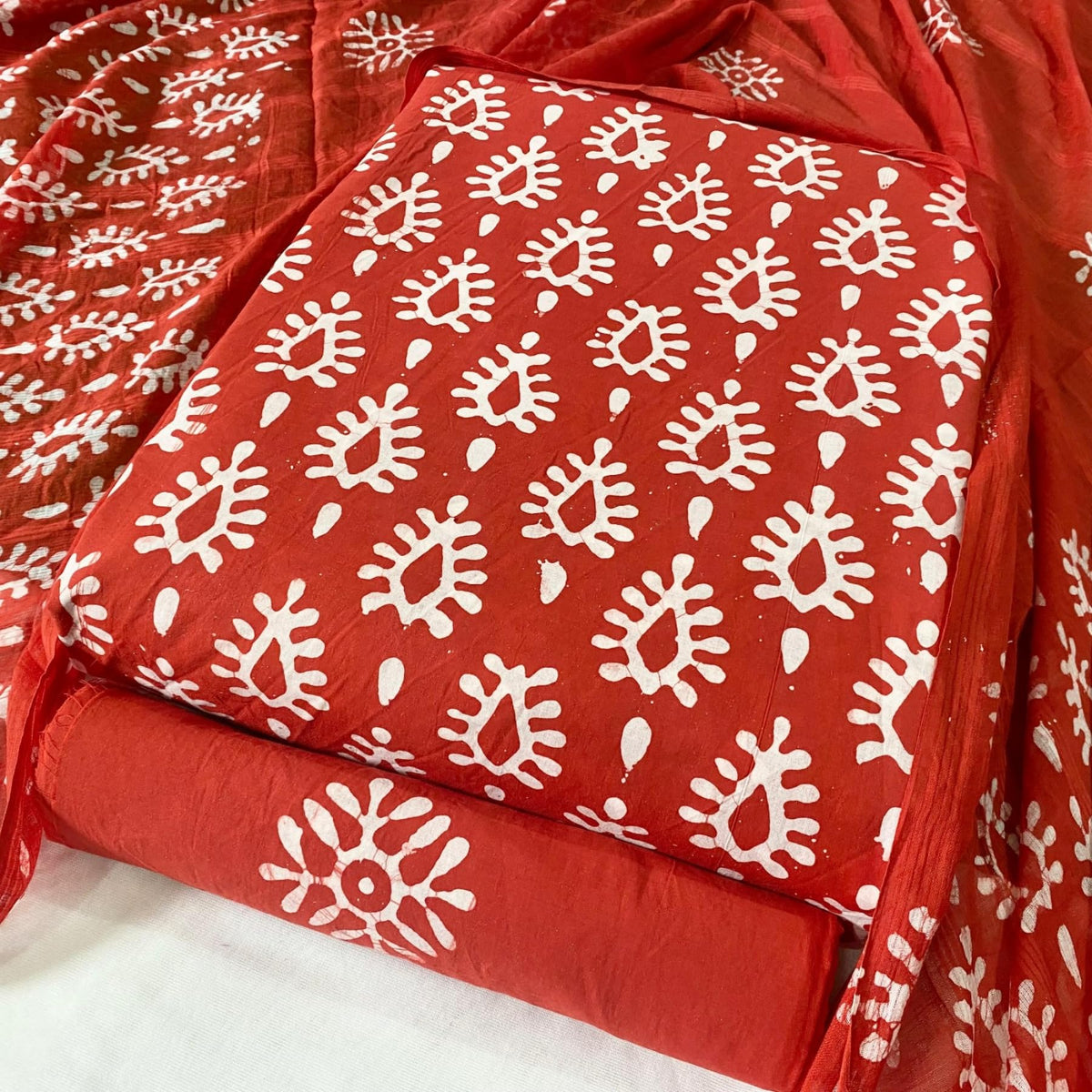 DRAVINAM Trends Unstitched Jaipuri Handmade Wax Batik Print Soft Cotton Dress Material with Dupatta