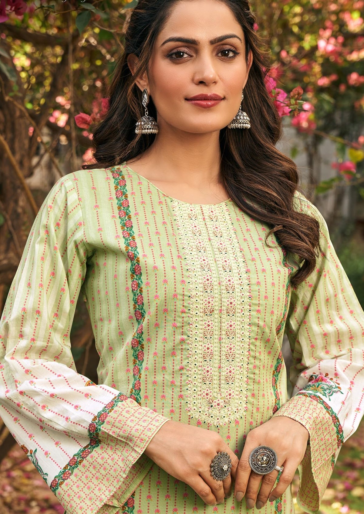 DRAVINAM Trends Unstitched Pure Lawn Camric Digital Print Neck and Daman Heavy Cutwork Embroidery Ladies Salwar suit Material with Lawn Cotton dupatta