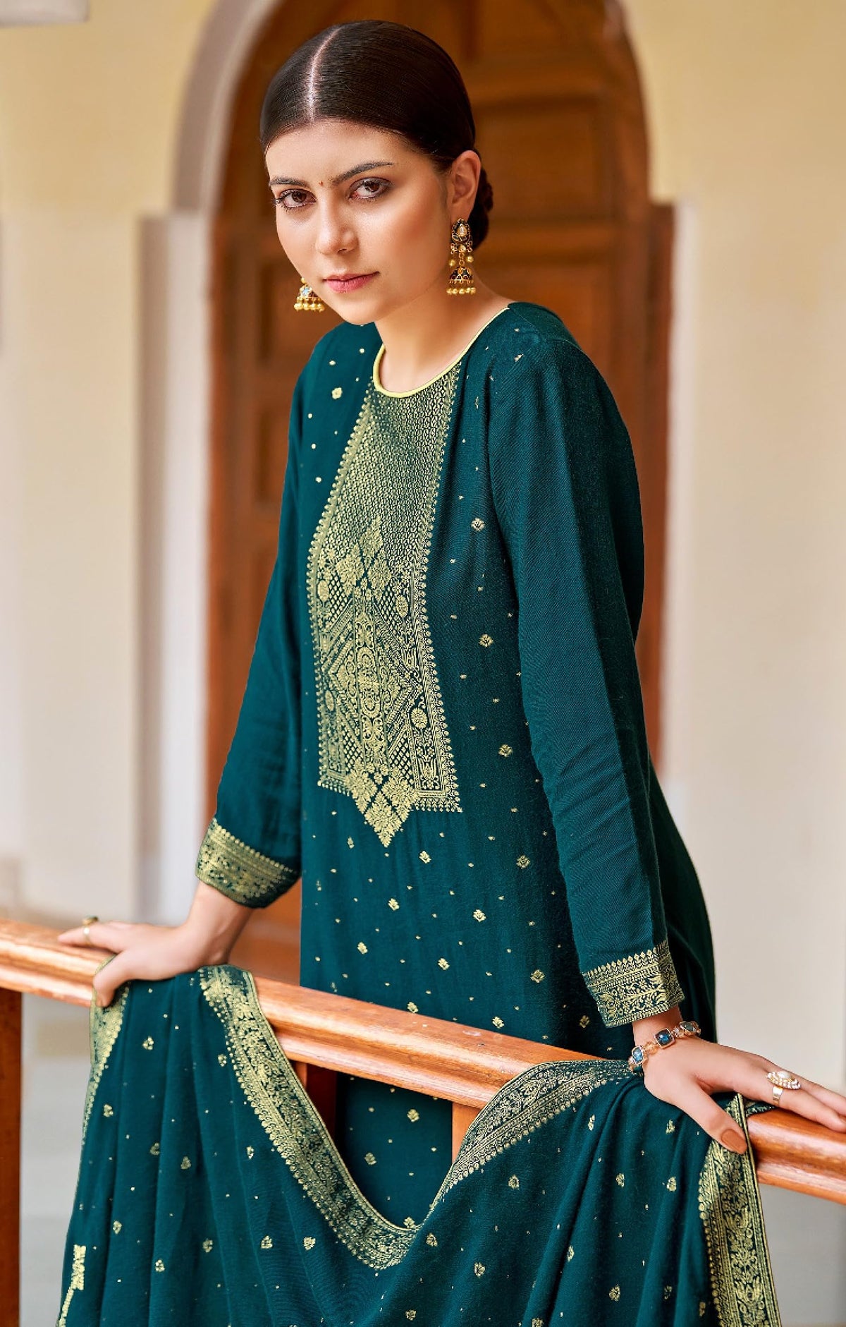 DRAVINAM Trends Women's Unstitched Pure Woolen Viscose Pashmina Jacuard Winter Wear Salwar Suit Dress Material with Premium Woolen Pashmina Jacquard Designer Jaal Shawl Dupatta