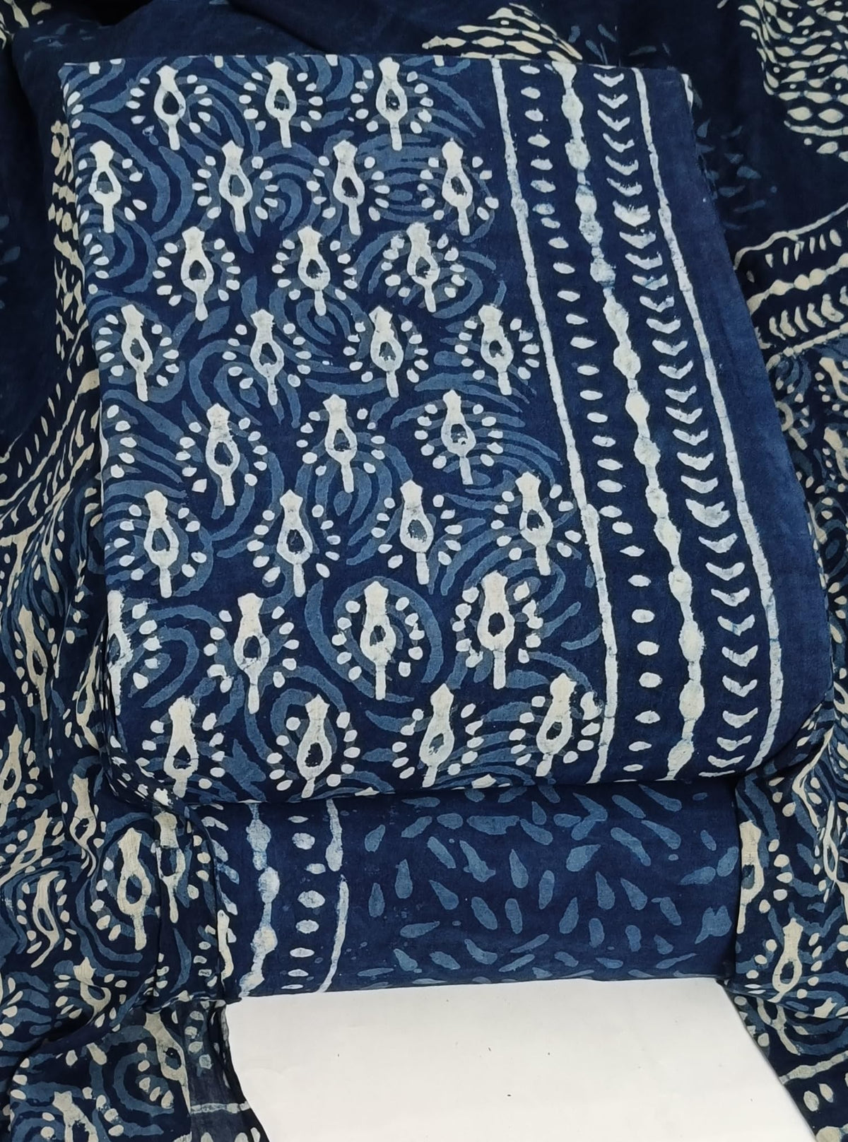 DRAVINAM Trends Hand Block Print Sanganeri Cambric Unstitched Cotton Suit Dress Material for Women with Mulmul Cotton Hand Printed Dupatta