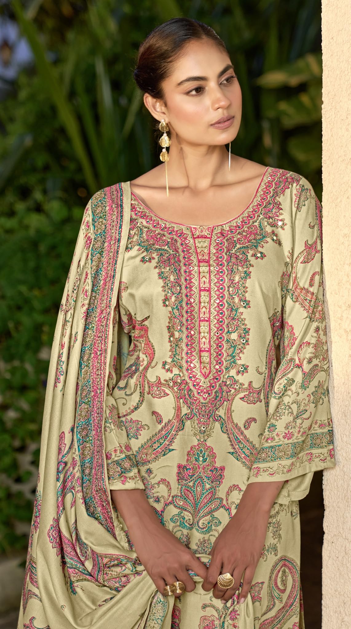 DRAVINAM Trends Women's Winter Wear Unstitched Digital Kashmiri Printed Viscose Pashmina Woollen Salwar Suit Dress Material with Khatli Work and Foil touchup and Pashmina Printed Shawl Dupatta