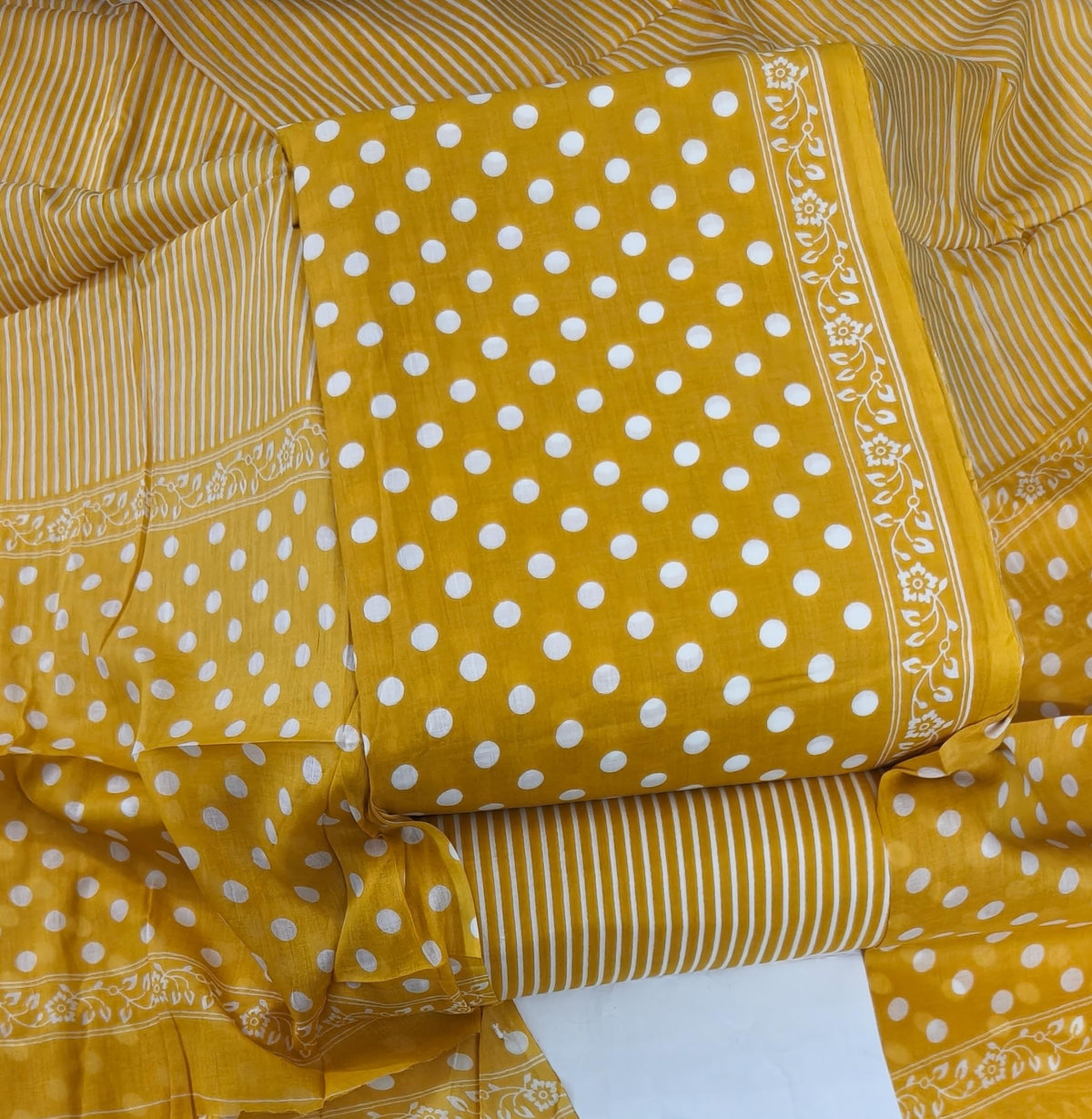 DRAVINAM Trends Jaipuri Print Cambric Cotton Unstitched Salwar Suit Dress Material for Women with Mulmul Cotton Dupatta