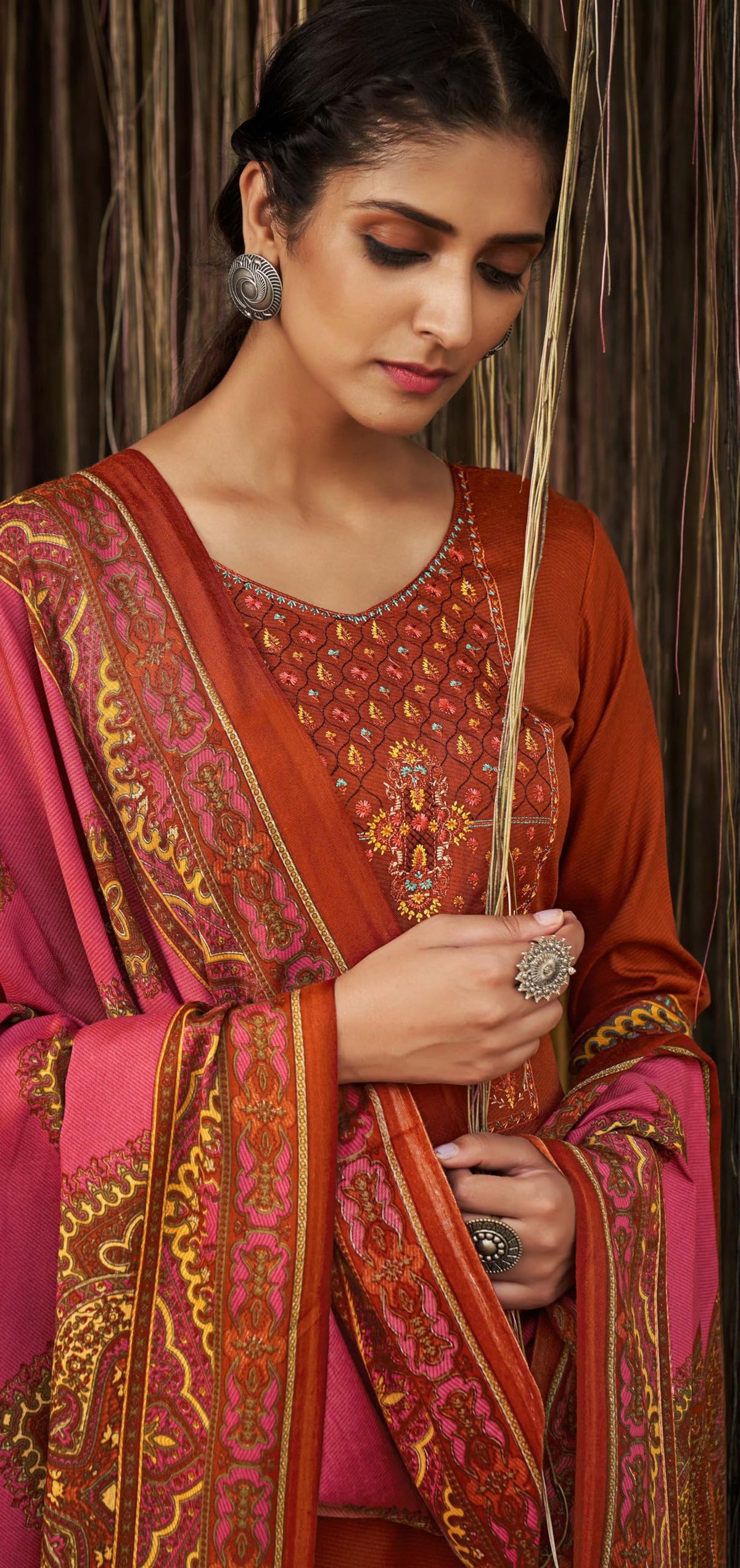 DRAVINAM Trends Women's Premium Pashmina Spun Embroidered Unstitched Salwar Suit Winter Dress Material with Pashmina Spun Shawl