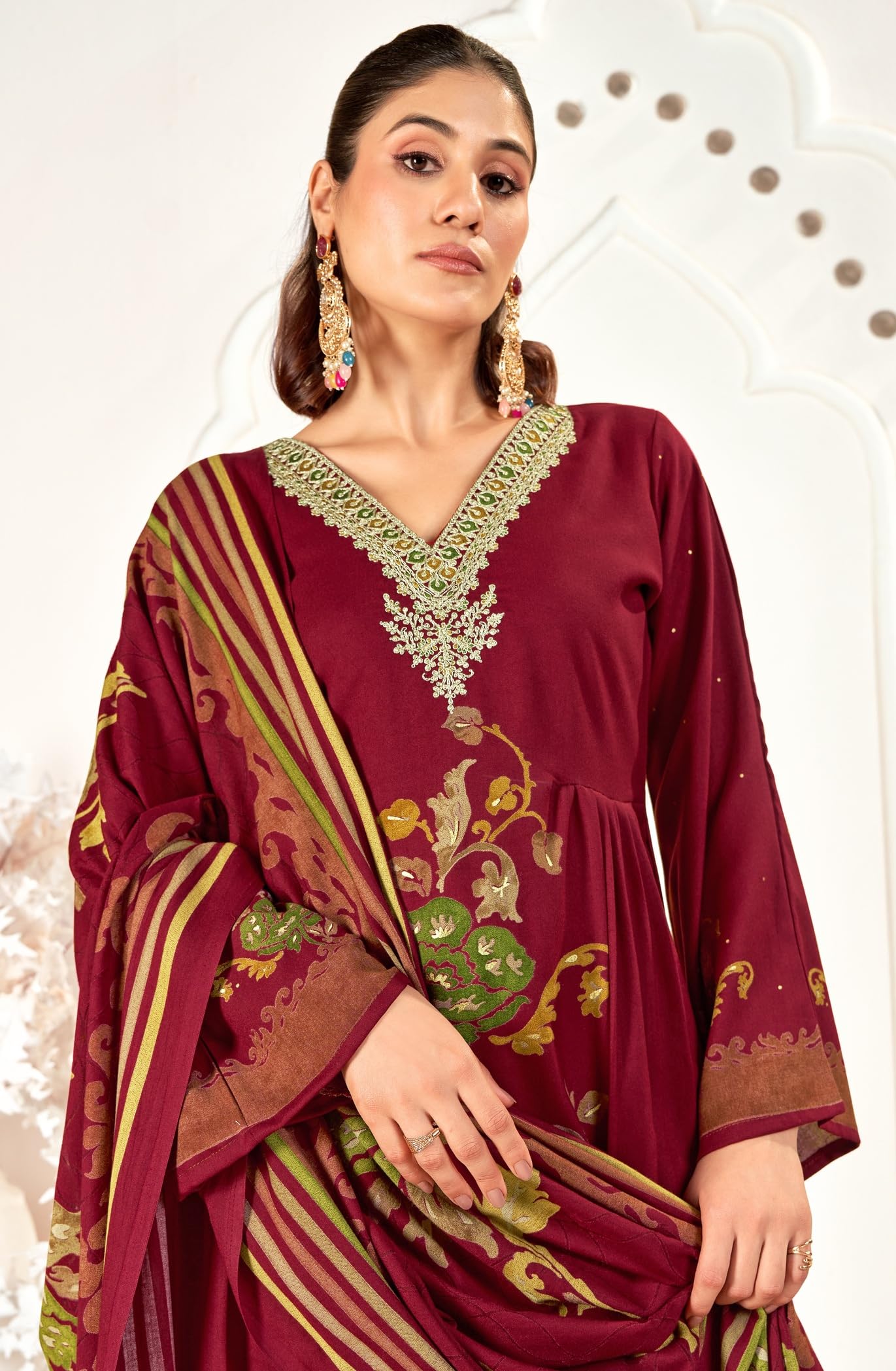 DRAVINAM Trends Women's Winter Wear Unstitched Digital Floral Printed Heavy Neck Embroidered Viscose Pashmina Woollen Salwar Suit Dress Material with Pashmina Digital Printed Brasso Shawl Dupatta