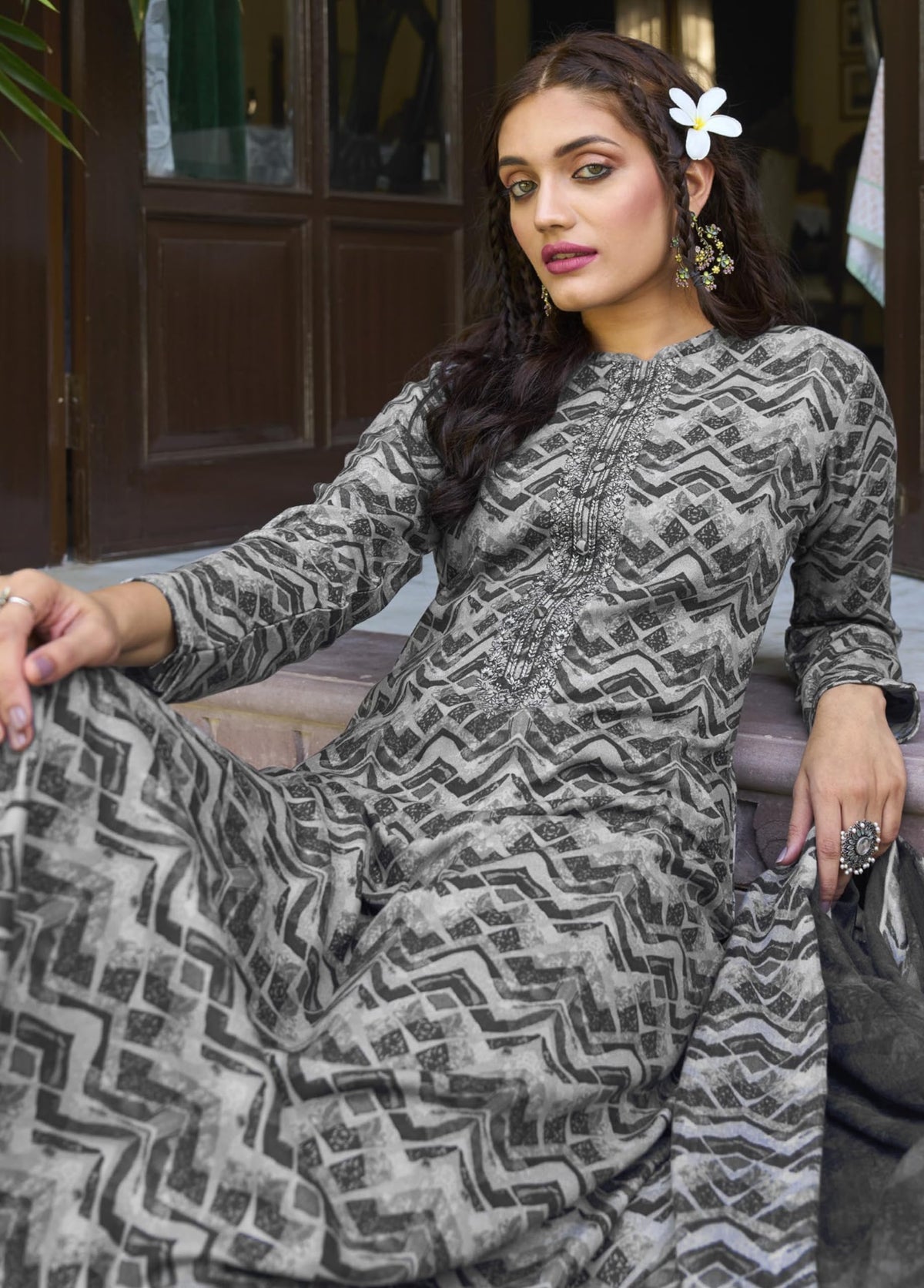 DRAVINAM Trends Women's Unstitched digital Print Woollen Viscose Pashmina embroidered Salwar Suit Dress Material with Wool Pashmina Digital Printed Shawl Dupatta