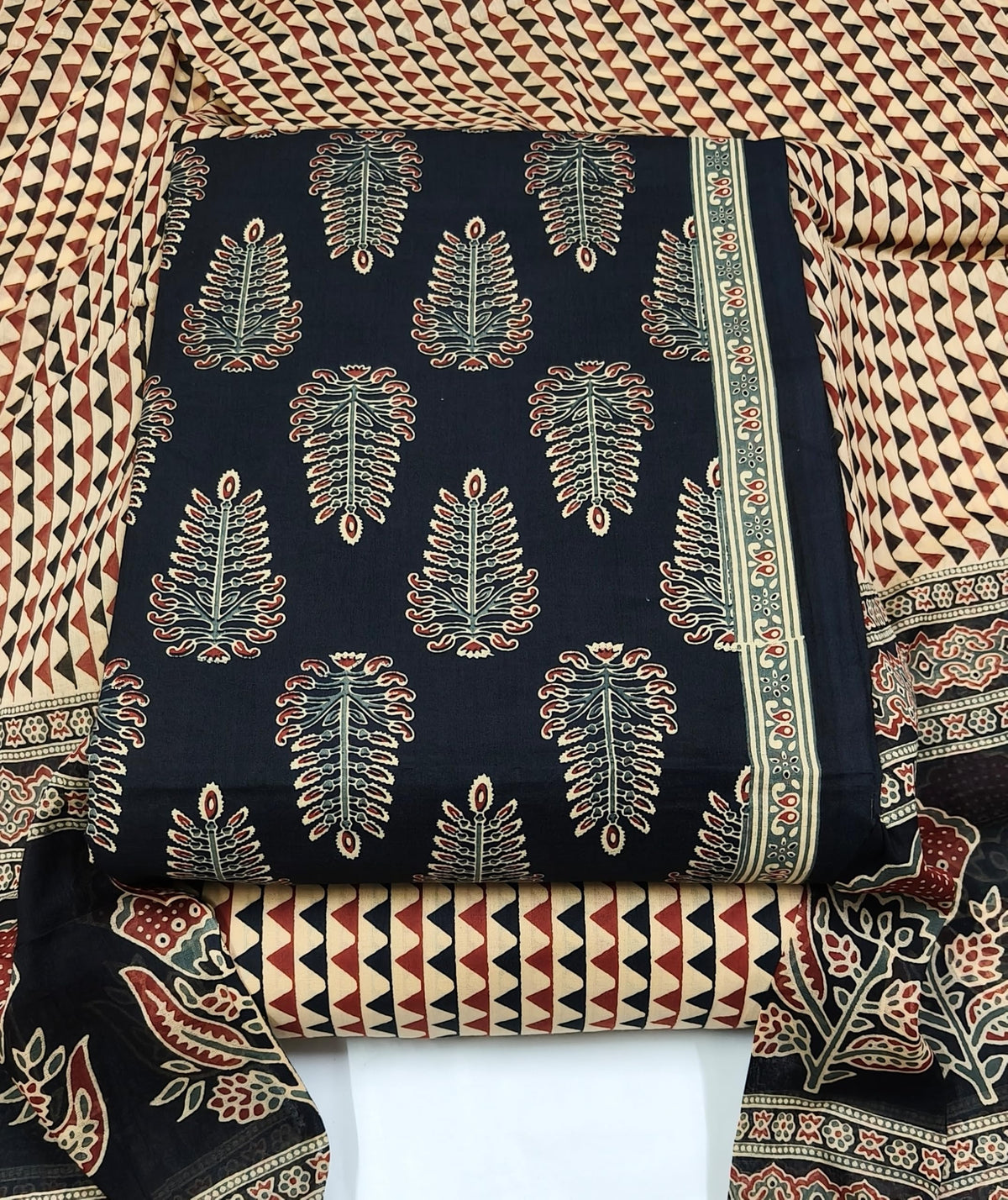 DRAVINAM Trends Jaipuri Print Cambric Cotton Unstitched Salwar Suit Dress Material for Women with Mulmul Cotton Dupatta