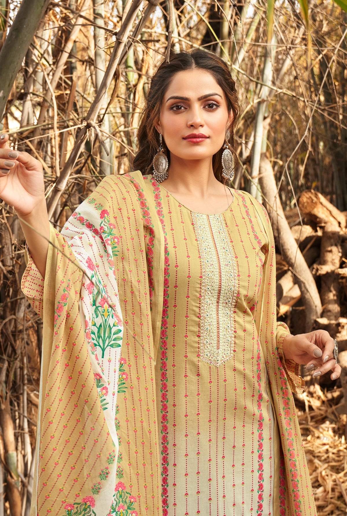 DRAVINAM Trends Unstitched Pure Lawn Camric Digital Print Neck and Daman Heavy Cutwork Embroidery Ladies Salwar suit Material with Lawn Cotton dupatta