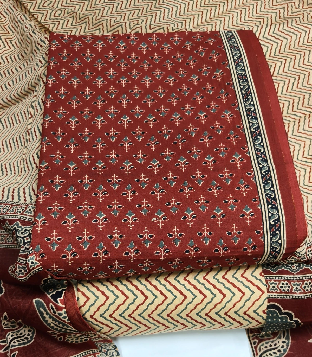DRAVINAM Trends Jaipuri Print Cambric Cotton Unstitched Salwar Suit Dress Material for Women with Mulmul Cotton Dupatta