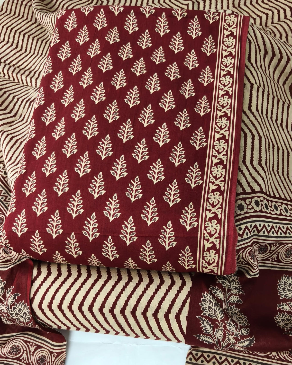 DRAVINAM Trends Jaipuri Print Cambric Cotton Unstitched Salwar Suit Dress Material for Women with Mulmul Cotton Dupatta