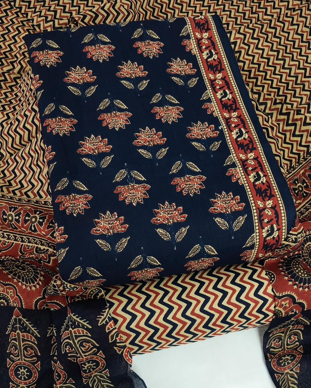 DRAVINAM Trends Jaipuri Print Cambric Cotton Unstitched Salwar Suit Dress Material for Women with Mulmul Cotton Dupatta