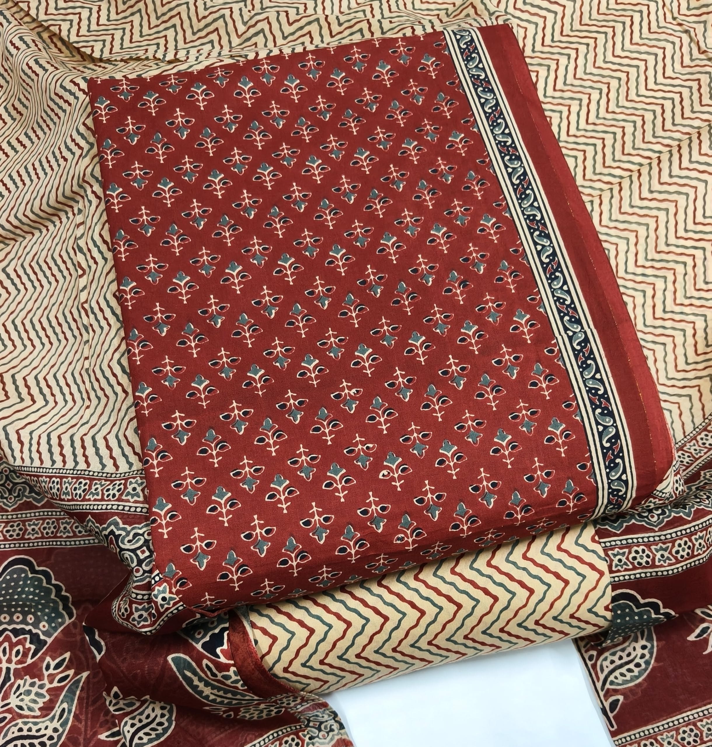 DRAVINAM Trends Jaipuri Print Cambric Cotton Unstitched Salwar Suit Dress Material for Women with Mulmul Cotton Dupatta
