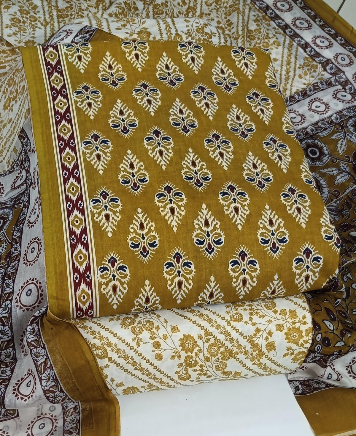 DRAVINAM Trends Jaipuri Print Cambric Cotton Unstitched Salwar Suit Dress Material for Women with Mulmul Cotton Dupatta