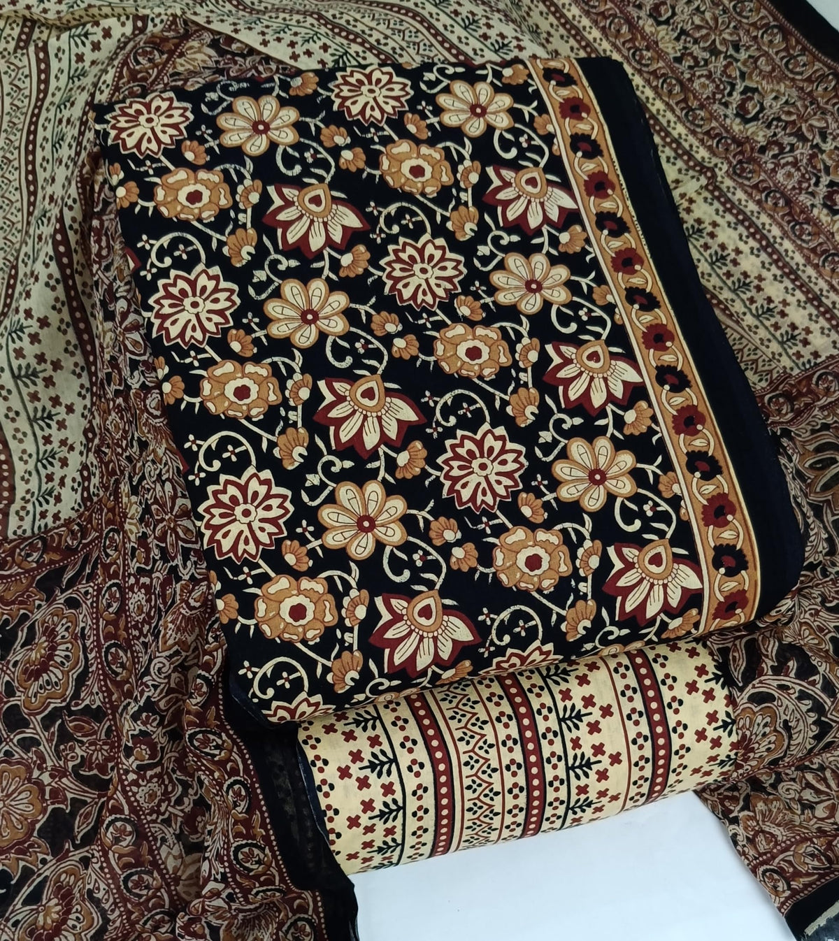 DRAVINAM Trends Jaipuri Print Cambric Cotton Unstitched Salwar Suit Dress Material for Women with Mulmul Cotton Dupatta