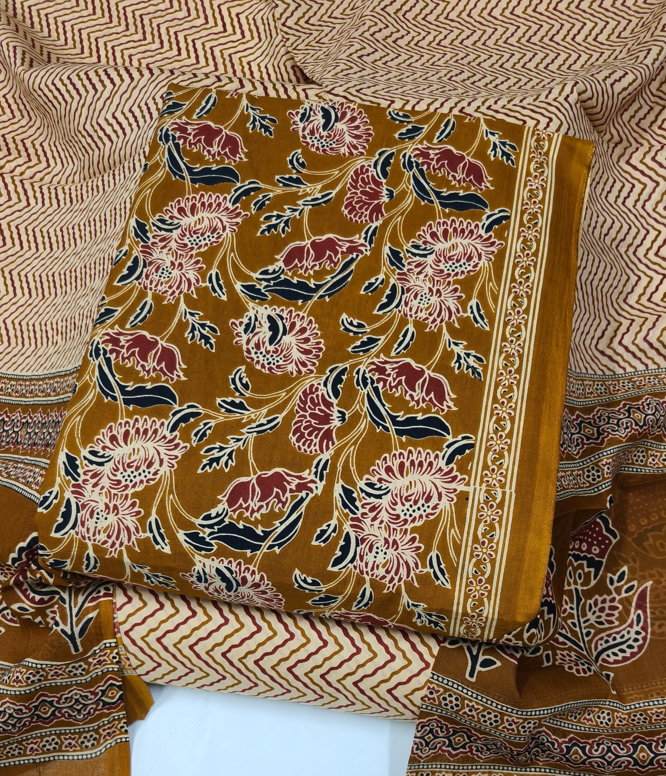 DRAVINAM Trends Jaipuri Print Cambric Cotton Unstitched Salwar Suit Dress Material for Women with Mulmul Cotton Dupatta