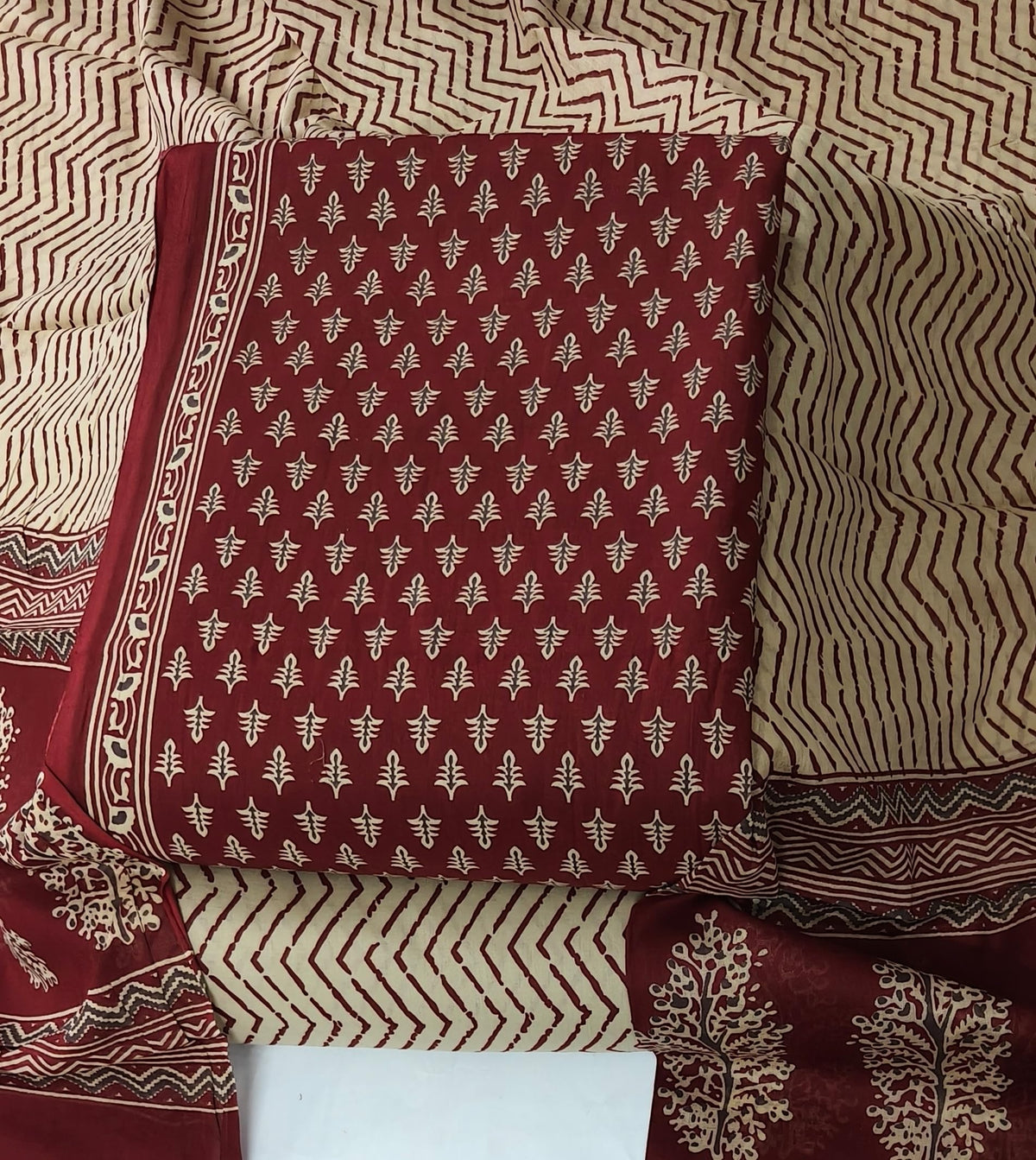 DRAVINAM Trends Jaipuri Print Cambric Cotton Unstitched Salwar Suit Dress Material for Women with Mulmul Cotton Dupatta