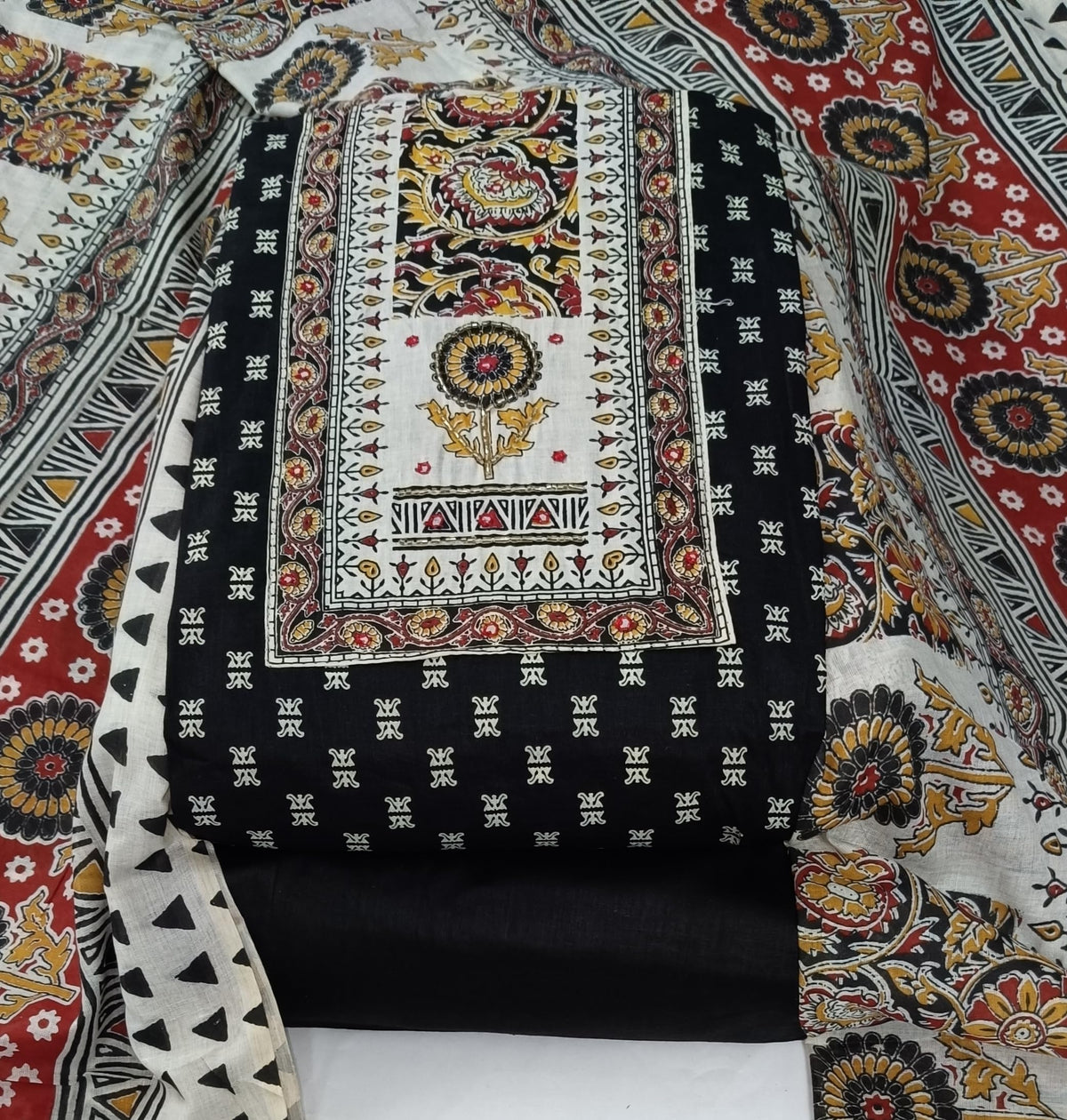 DRAVINAM Trends Women's Cambric Cotton Dress Material | Unstitch Kalamkari Printed Suit Set with Cotton Dupatta