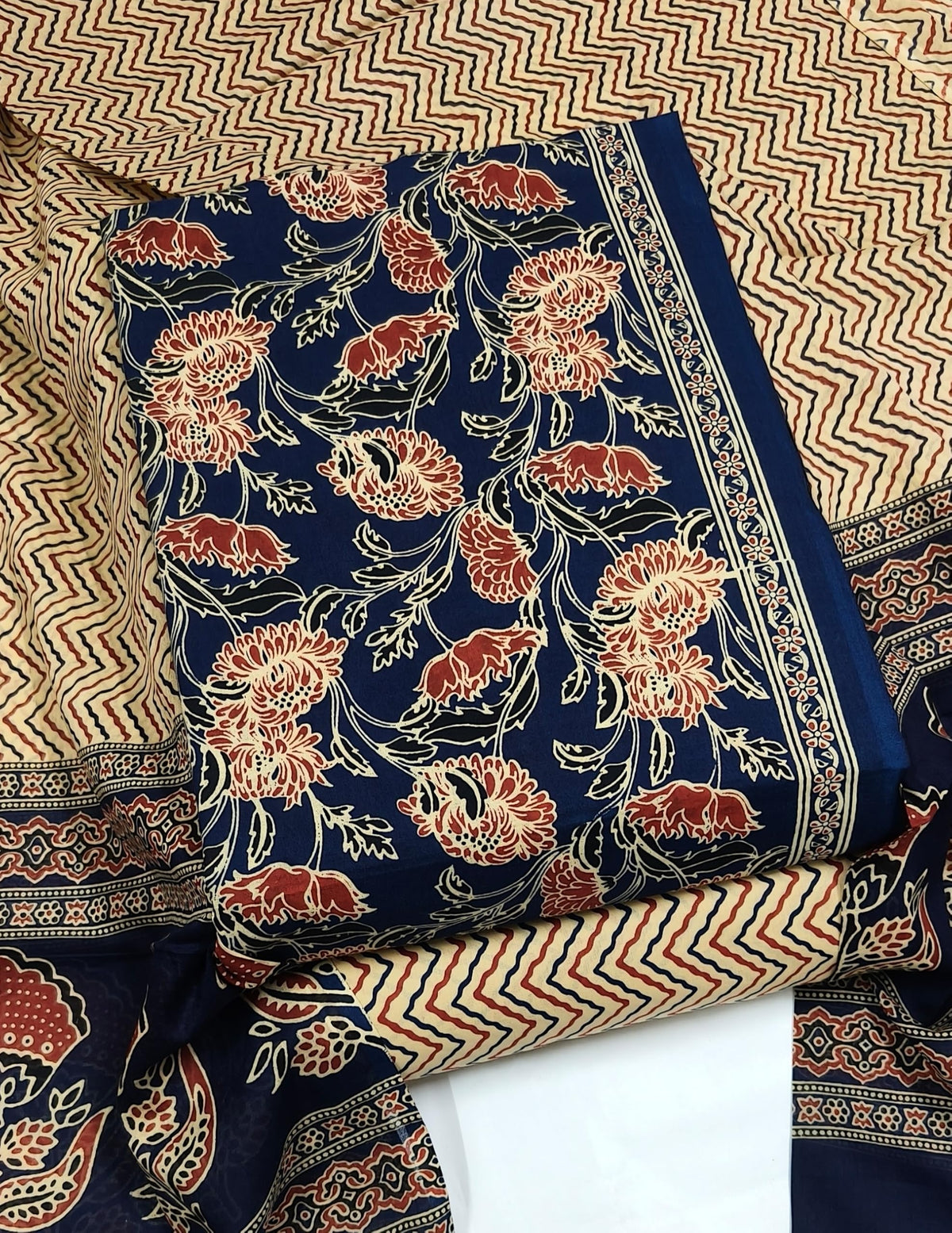 DRAVINAM Trends Jaipuri Print Cambric Cotton Unstitched Salwar Suit Dress Material for Women with Mulmul Cotton Dupatta