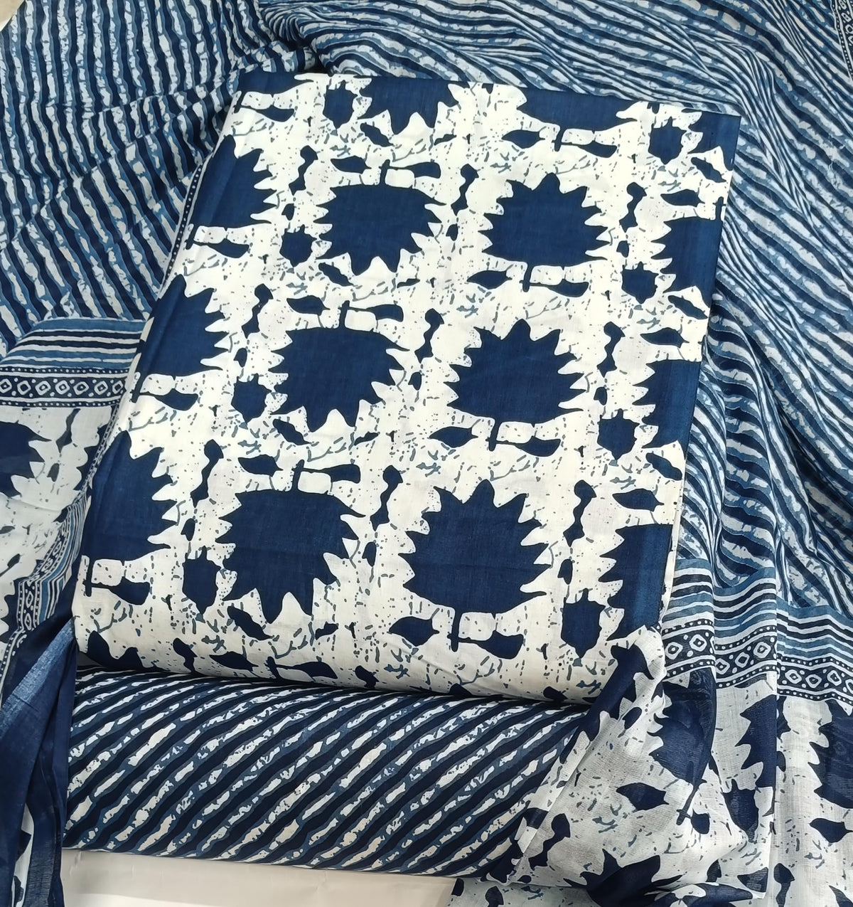 DRAVINAM Trends Jaipuri Print Cambric Cotton Unstitched Salwar Suit Dress Material for Women with Mulmul Cotton Dupatta