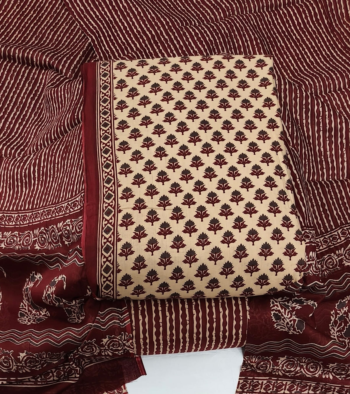 DRAVINAM Trends Jaipuri Print Cambric Cotton Unstitched Salwar Suit Dress Material for Women with Mulmul Cotton Dupatta