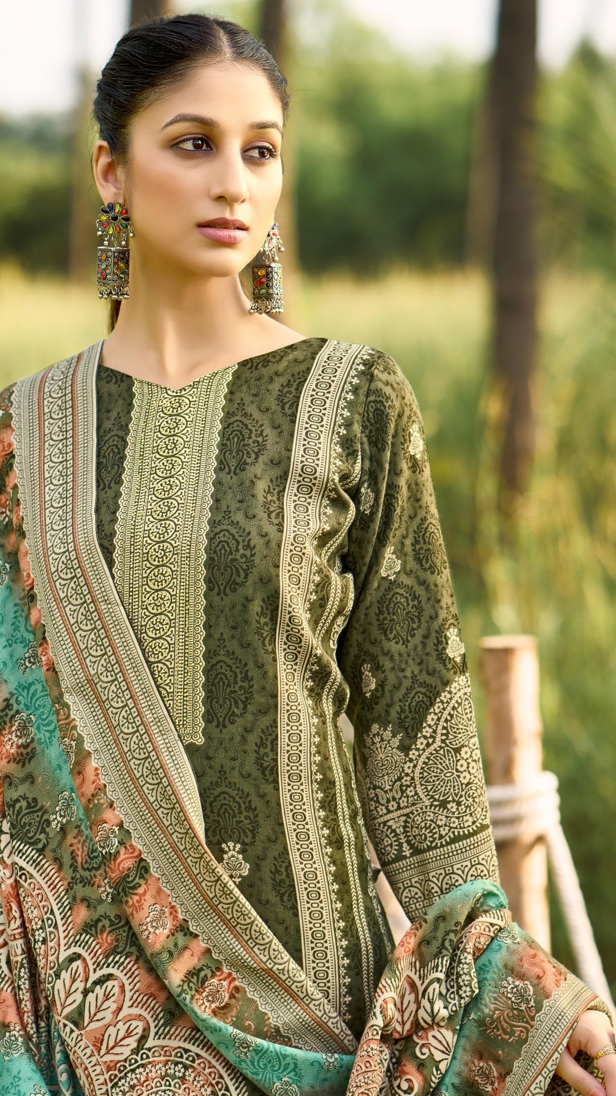 DRAVINAM Trends Women's Unstitched Winter Wear Swaroski Diamond Work Pakistani Woollen Pashmina Salwar Suit Dress Material with Twill Pashmina Printed Shawl Dupatta