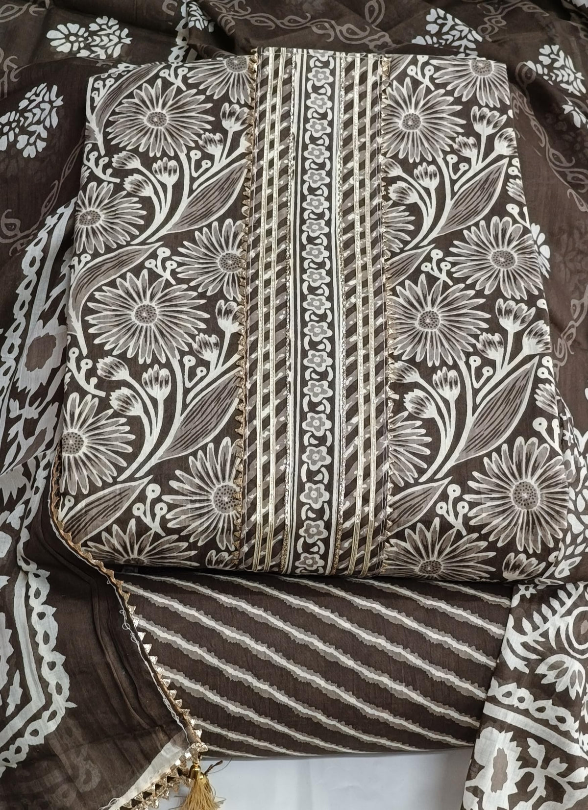 DRAVINAM Trends Women's Jaipuri Printed Embroidered and Hand Work Premium Cambric Cotton Unstitched Salwar Suit Dress Material with Mulmul Cotton Dupatta