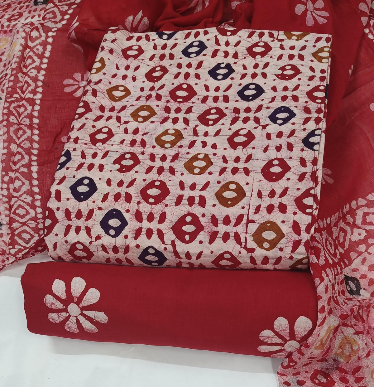 DRAVINAM Trends Unstitched Jaipuri Handmade Wax Batik Print Premium Cotton Dress Material with Pure Chiffon Dupatta