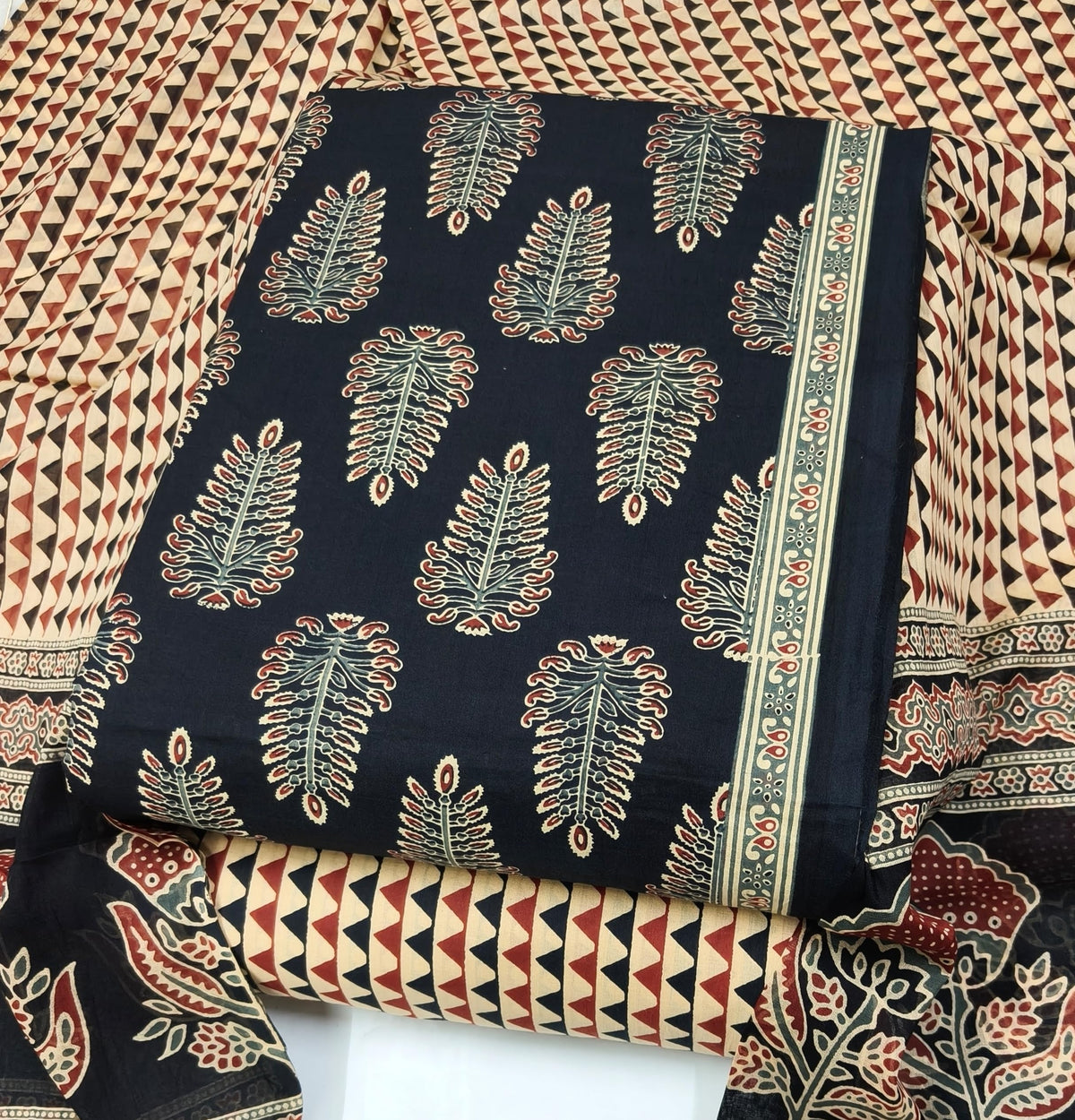 DRAVINAM Trends Jaipuri Print Cambric Cotton Unstitched Salwar Suit Dress Material for Women with Mulmul Cotton Dupatta