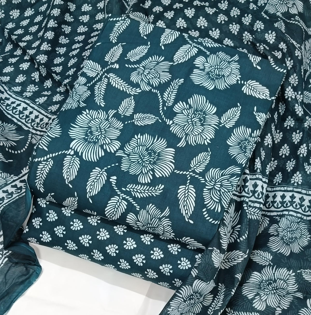 DRAVINAM Trends Jaipuri Print Cambric Cotton Unstitched Salwar Suit Dress Material for Women with Mulmul Cotton Dupatta