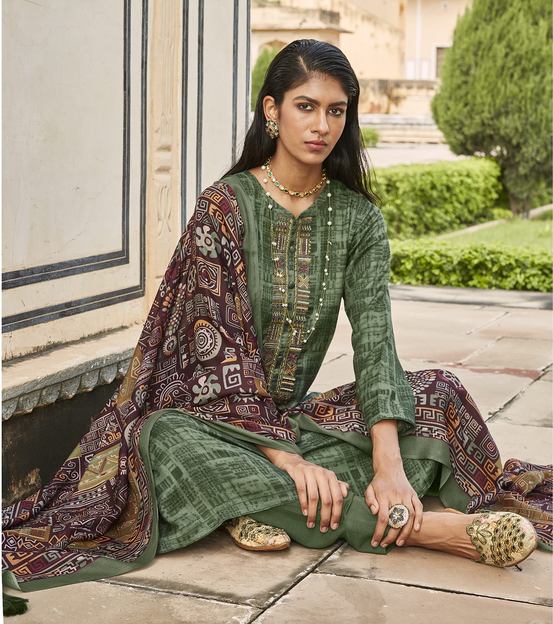 DRAVINAM Trends Women's Unstitched self Digital Print Hand embroidered Pure Woollen Pashmina Salwar Suit Dress Material with digital printed Pure woolen shawl dupatta (Green)