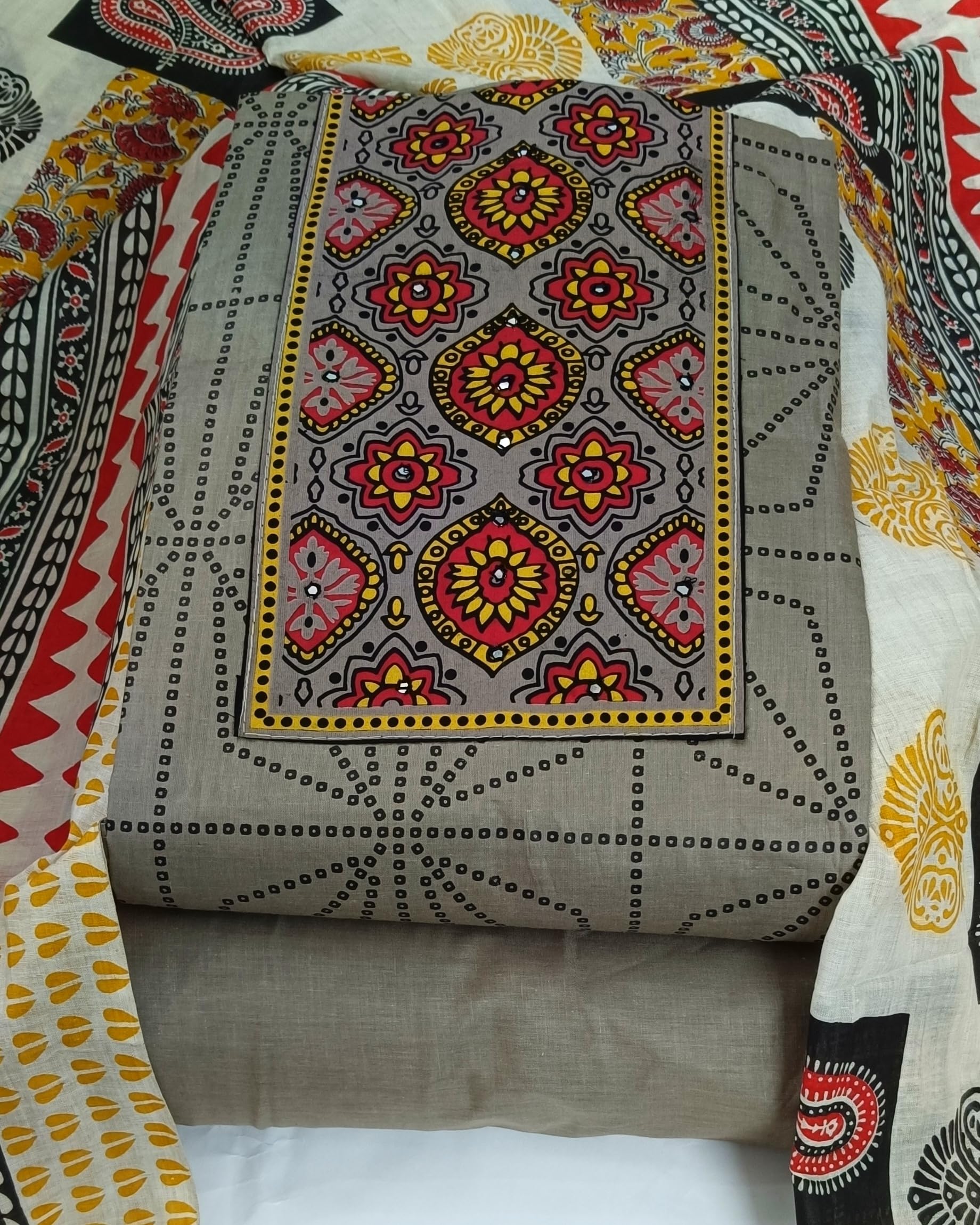 DRAVINAM Trends Women's Cambric Cotton Dress Material | Unstitch Kalamkari Printed Suit Set with Cotton Dupatta
