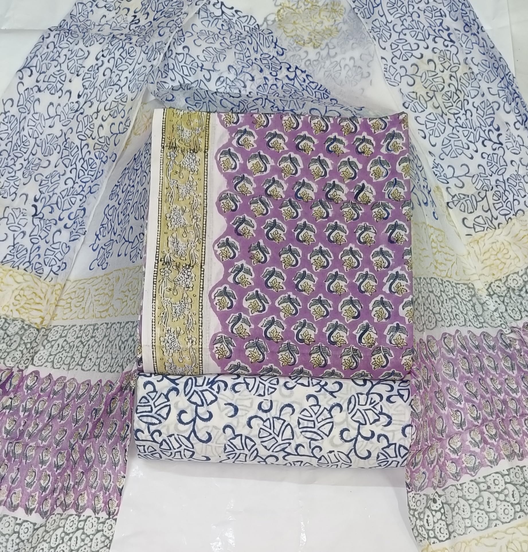 DRAVINAM Trends Hand Paint Pure Cambric Cotton Unstitched Suit Material with Chiffon Hand Printed Dupatta