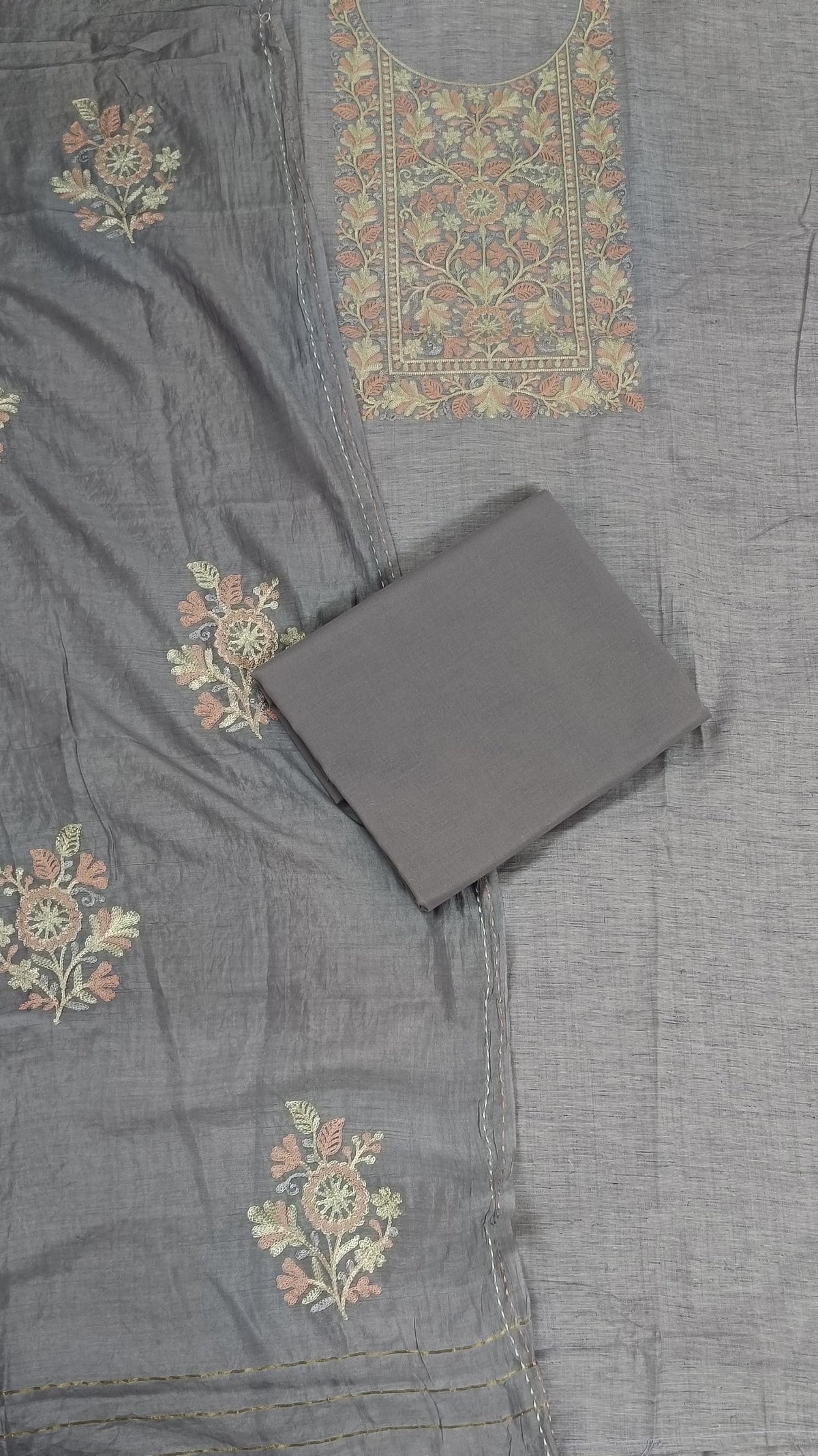 DRAVINAM Trends Embroidered Premium Cotton Unstitched Suit Dress Material for Women with Soft Silk Embroidered Dupatta