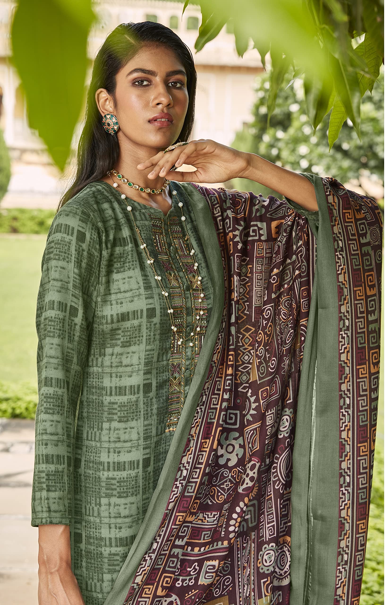 DRAVINAM Trends Women's Unstitched self Digital Print Hand embroidered Pure Woollen Pashmina Salwar Suit Dress Material with digital printed Pure woolen shawl dupatta (Green)