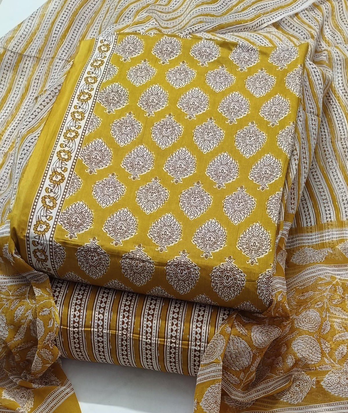 DRAVINAM Trends Jaipuri Printed Pure Cambric Unstitched Cotton Suit Dress Material with Chiffon Printed Dupatta