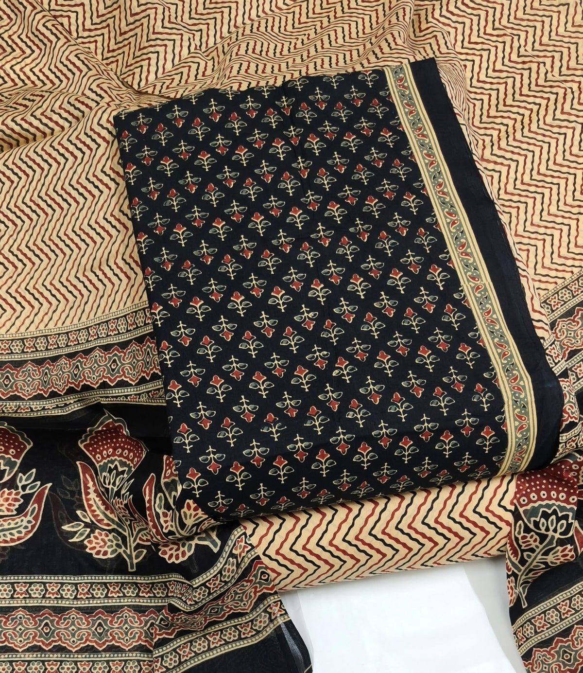 DRAVINAM Trends Jaipuri Print Cambric Cotton Unstitched Salwar Suit Dress Material for Women with Mulmul Cotton Dupatta