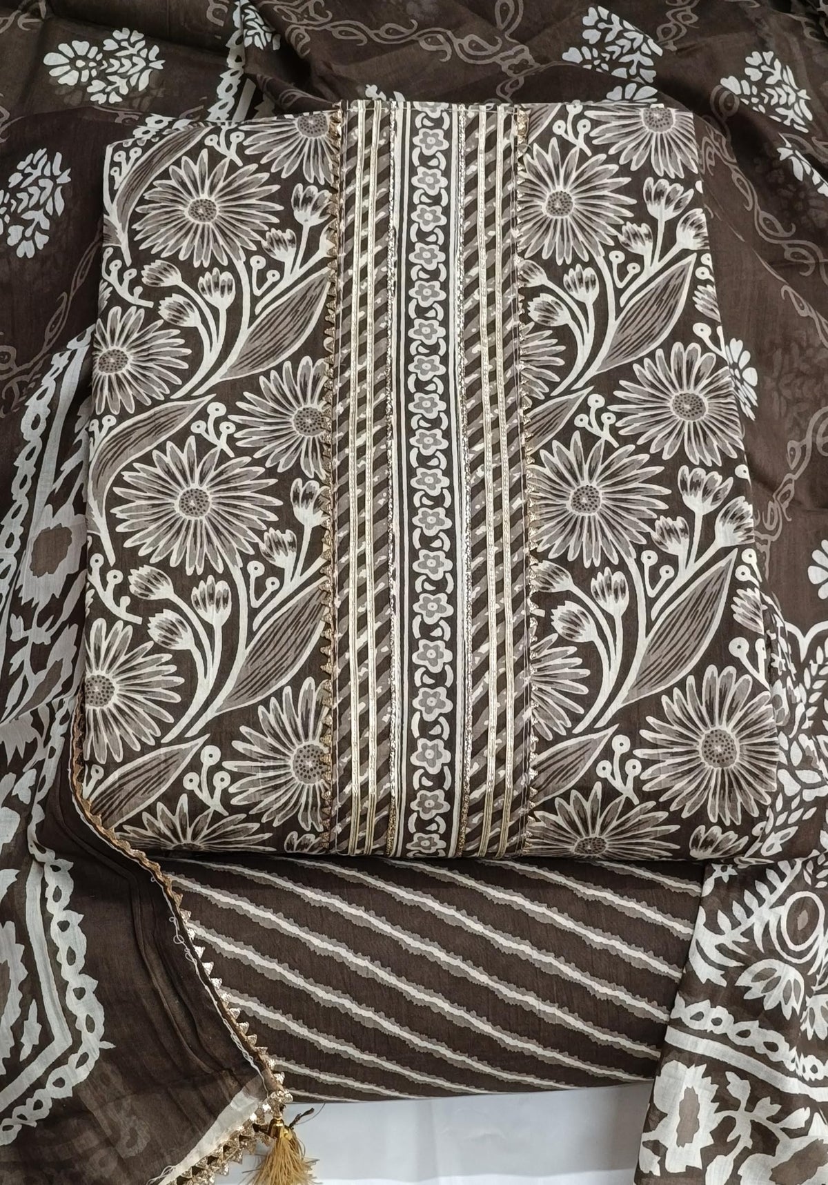 DRAVINAM Trends Women's Jaipuri Printed Embroidered and Hand Work Premium Cambric Cotton Unstitched Salwar Suit Dress Material with Mulmul Cotton Dupatta